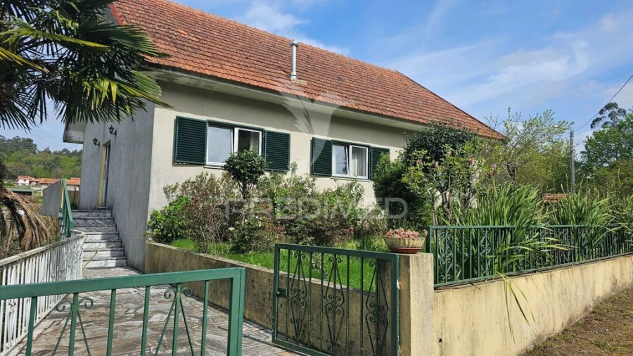 Moradia para Venda em Monte Córdova Foto 1