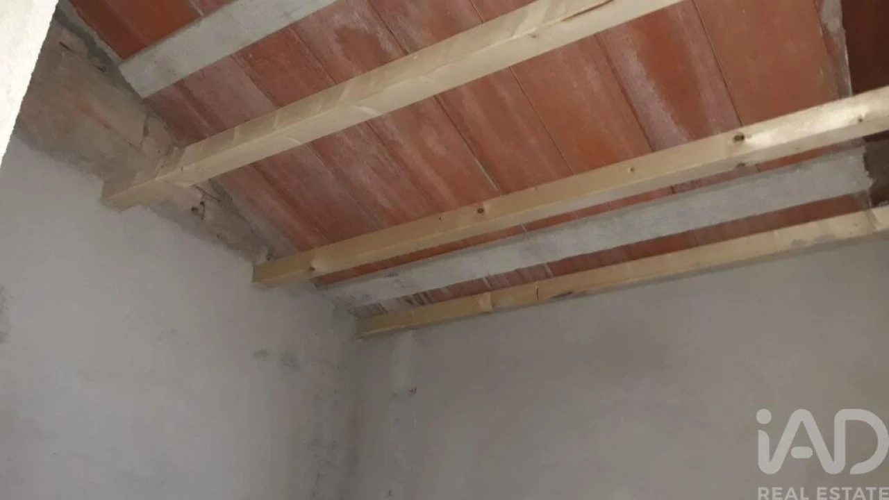 Moradia T2 para Venda em Alagoa Foto 18