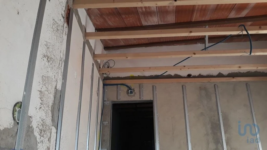 Moradia T2 para Venda em Alagoa Foto 5