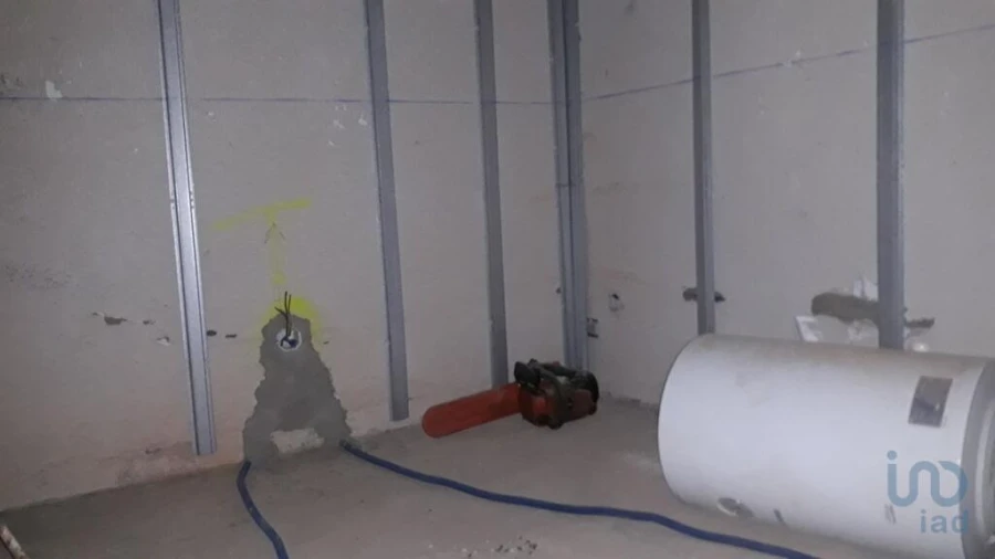 Moradia T2 para Venda em Alagoa Foto 9