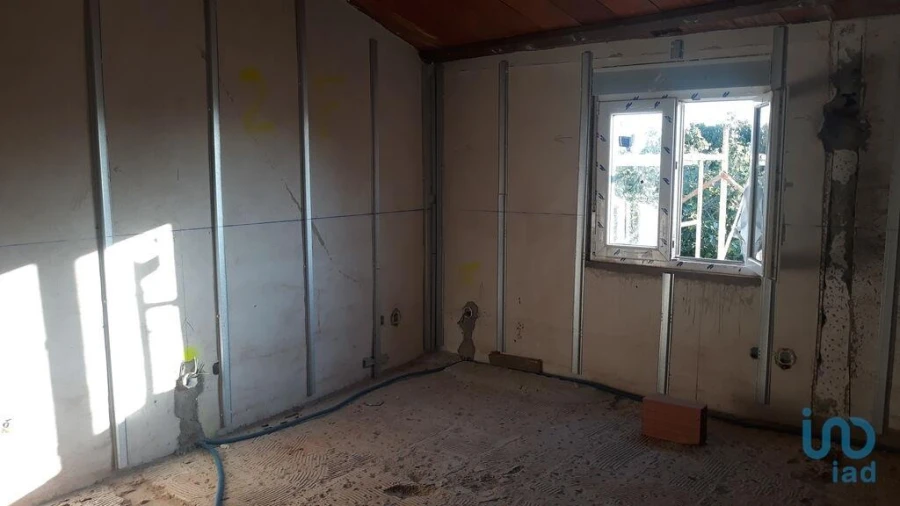 Moradia T2 para Venda em Alagoa Foto 2