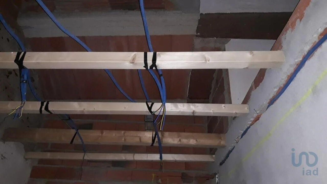 Moradia T2 para Venda em Alagoa Foto 10