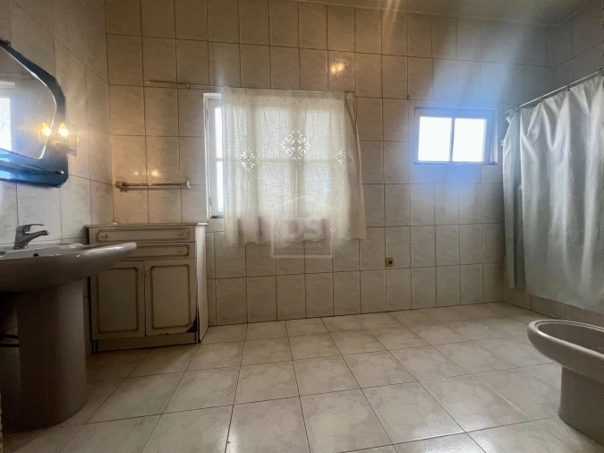 Moradia T6 para Venda em Souselo Foto 28