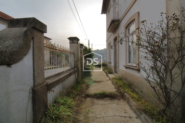 Moradia T6 para Venda em Souselo Foto 31