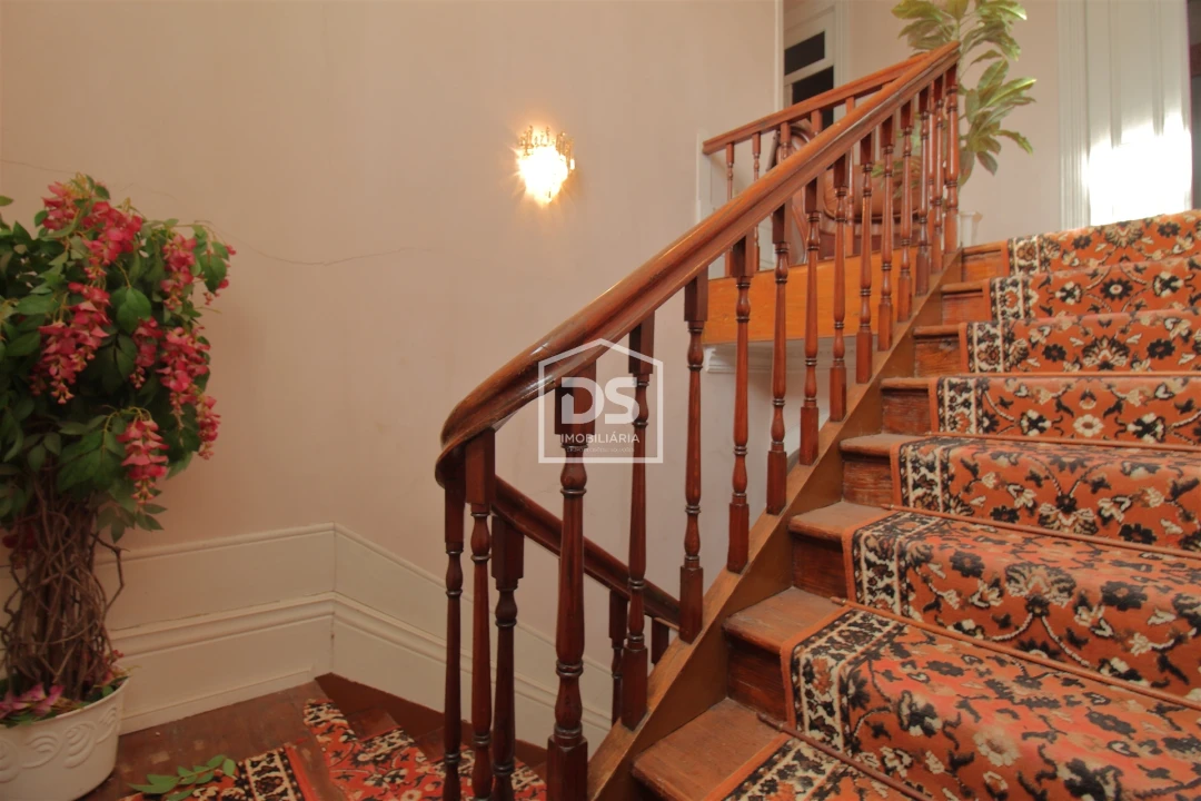 Moradia T6 para Venda em Souselo Foto 16