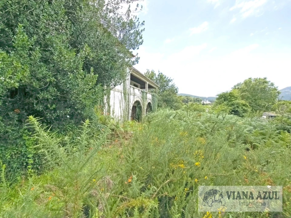 Moradia T4 para Venda em Loivo Foto 7