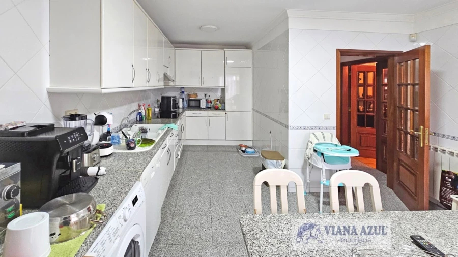 Moradia T4 para Venda em Areosa Foto 5