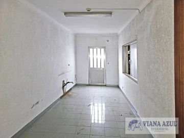 Armazém para Venda em Vila Nova de Anha