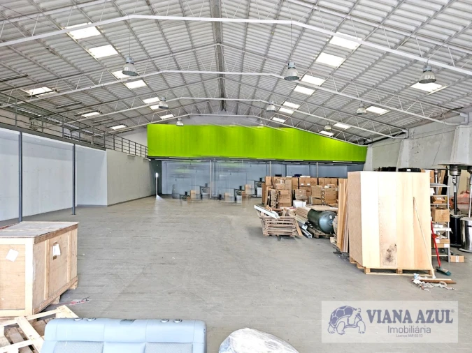 Armazém para Venda em Vila Nova de Anha