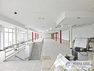 Armazém para Venda em Vila Nova de Anha