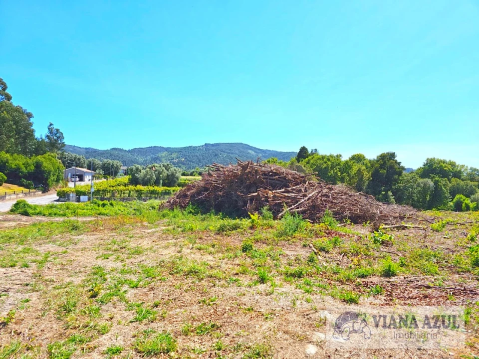 Terreno Comércio / Armazém para Venda em Geraz do Lima (Santa Maria, Santa Leocádia, Moreira), Deão Foto 9