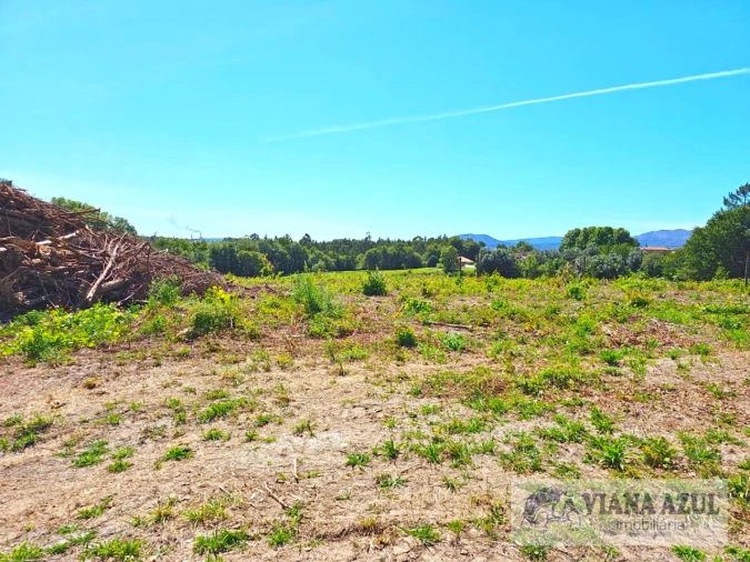 Terreno Comércio / Armazém para Venda em Geraz do Lima (Santa Maria, Santa Leocádia, Moreira), Deão Foto 2