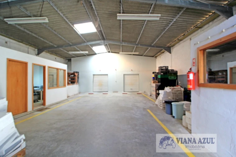 Armazém para Venda em Areosa Foto 2