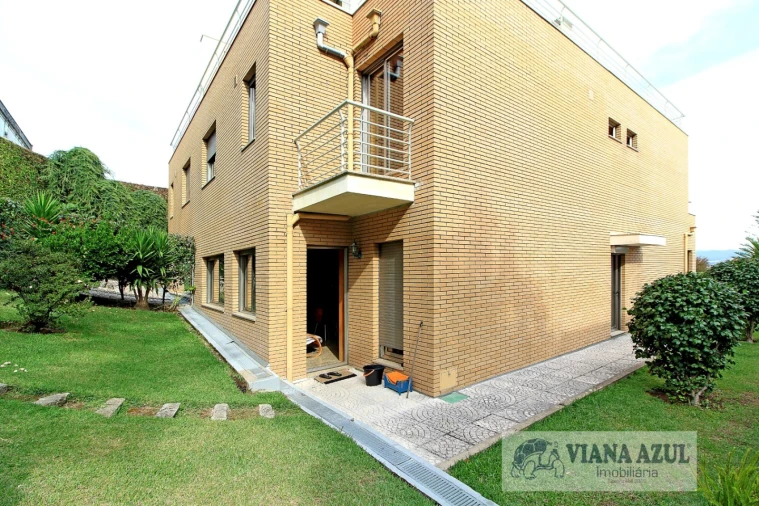 Moradia T4 para Venda em Santa Maria Maior e Monserrate e Meadela Foto 3