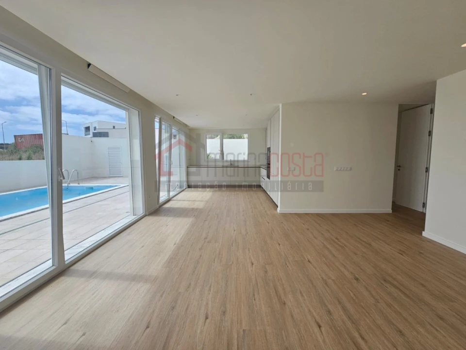 Moradia T3 para Venda em Lourinhã e Atalaia Foto 4