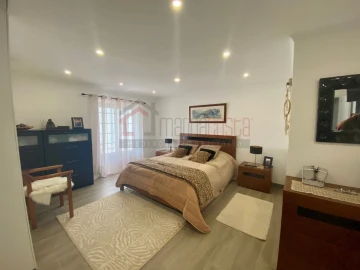 Moradia T4 para Venda em Atouguia da Baleia