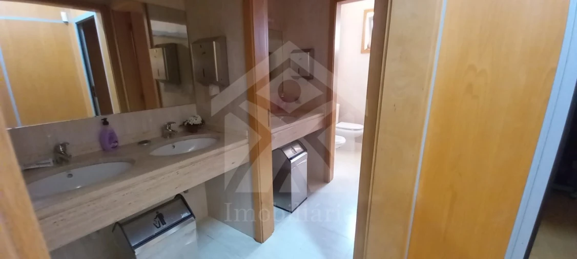 Armazém para Venda em Bougado (São Martinho e Santiago) Foto 8