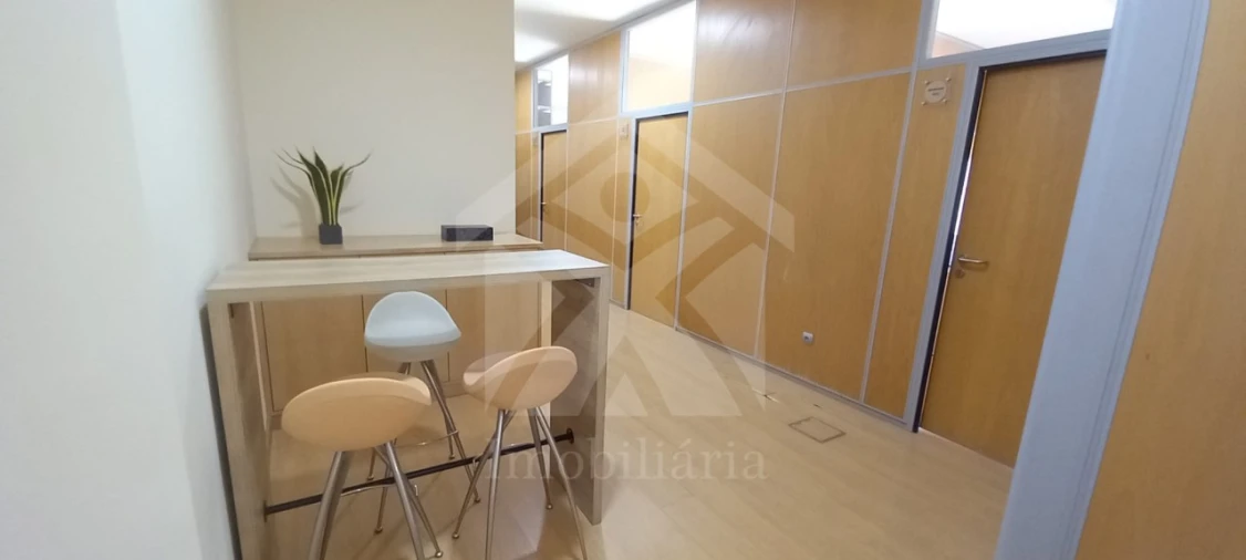 Armazém para Venda em Bougado (São Martinho e Santiago) Foto 10