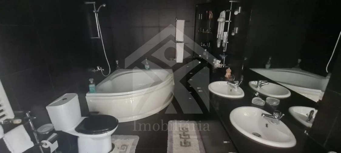 Moradia T4 para Venda em Aveleda Foto 40