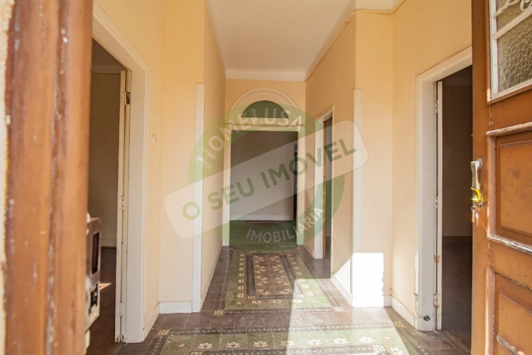 Moradia T9 para Venda em Sé Nova, Santa Cruz, Almedina e São Bartolomeu Foto 1