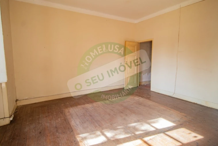 Moradia T9 para Venda em Sé Nova, Santa Cruz, Almedina e São Bartolomeu Foto 3