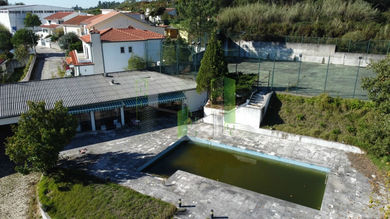 Moradia T10 para Venda em Santo Antonio dos Olivais Foto 22