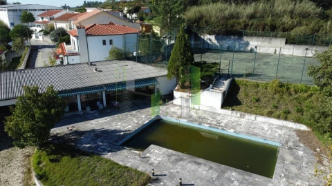 Moradia T10 para Venda em Santo Antonio dos Olivais