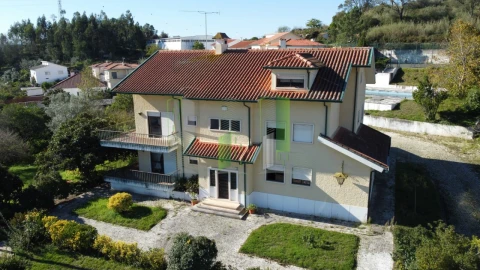 Moradia T10 para Venda em Santo Antonio dos Olivais