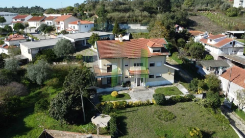Moradia T10 para Venda em Santo Antonio dos Olivais