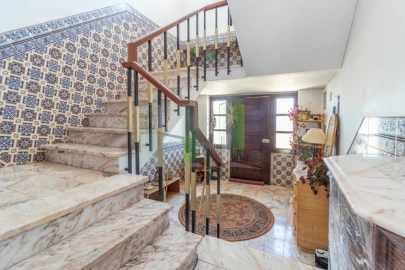 Moradia T10 para Venda em Santo Antonio dos Olivais