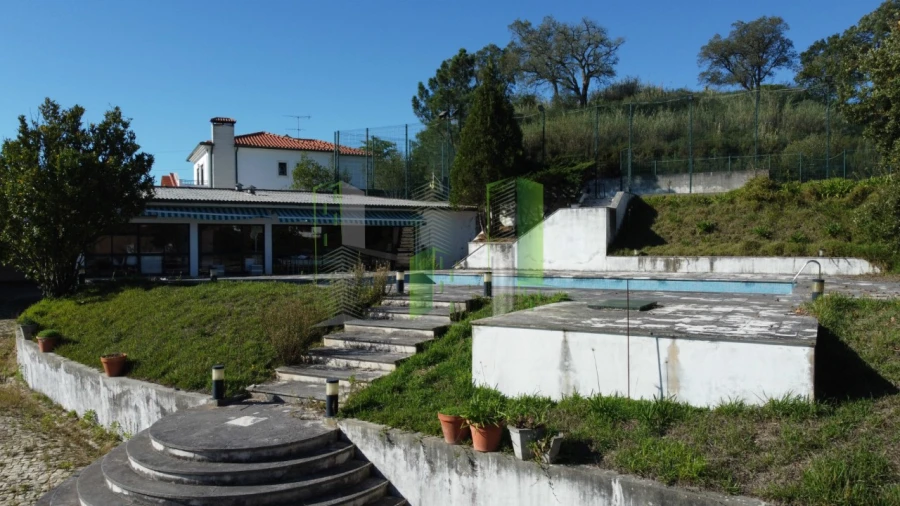 Moradia T10 para Venda em Santo Antonio dos Olivais Foto 21