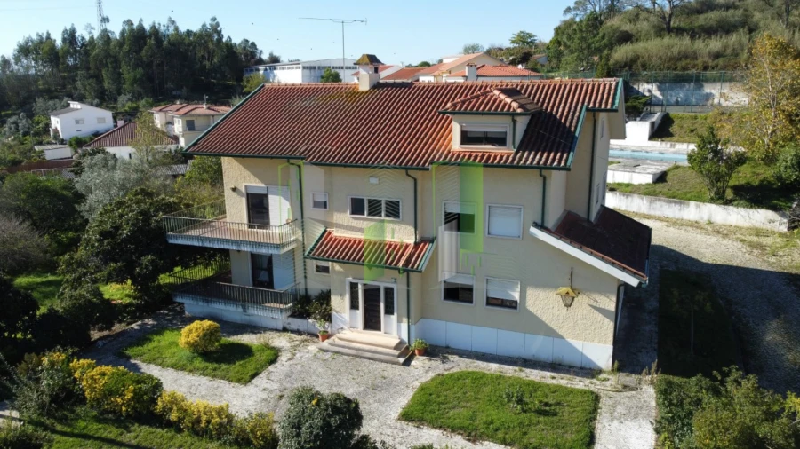 Moradia T10 para Venda em Santo Antonio dos Olivais Foto 2
