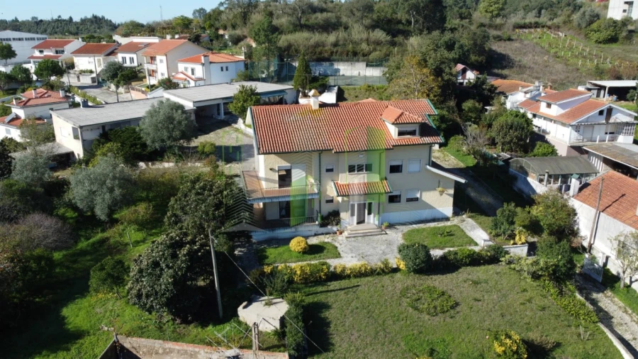 Moradia T10 para Venda em Santo Antonio dos Olivais Foto 24