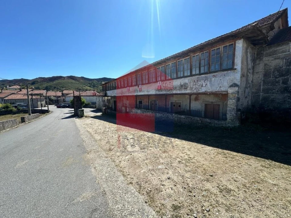 Quinta T4 para Venda em Azias Foto 1