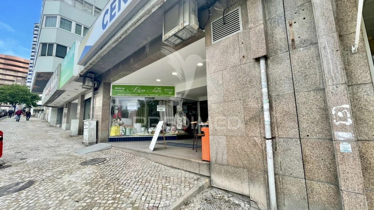 Loja para Venda em Almada, Cova da Piedade, Pragal e Cacilhas Foto 6
