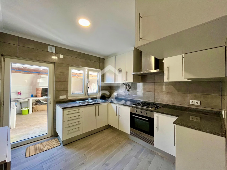 Moradia T3 para Venda em Gaeiras Foto 12