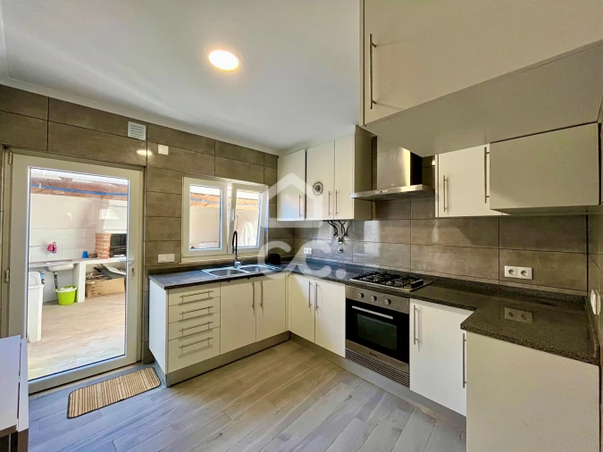 Moradia T3 para Venda em Gaeiras Foto 12