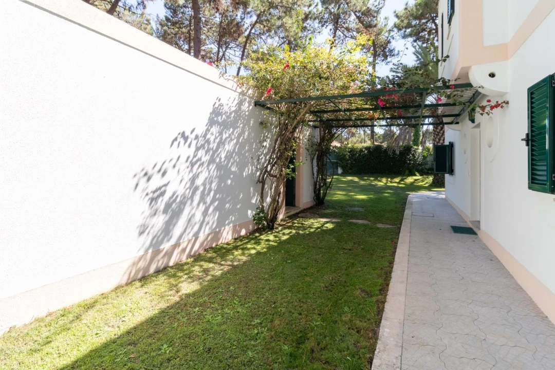 Moradia T8 para Arrendamento em Charneca de Caparica e Sobreda Foto 6