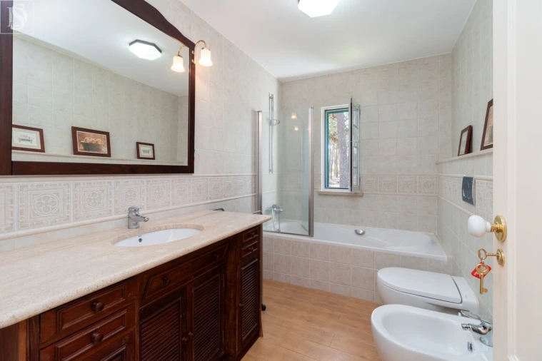 Moradia T8 para Arrendamento em Charneca de Caparica e Sobreda Foto 27