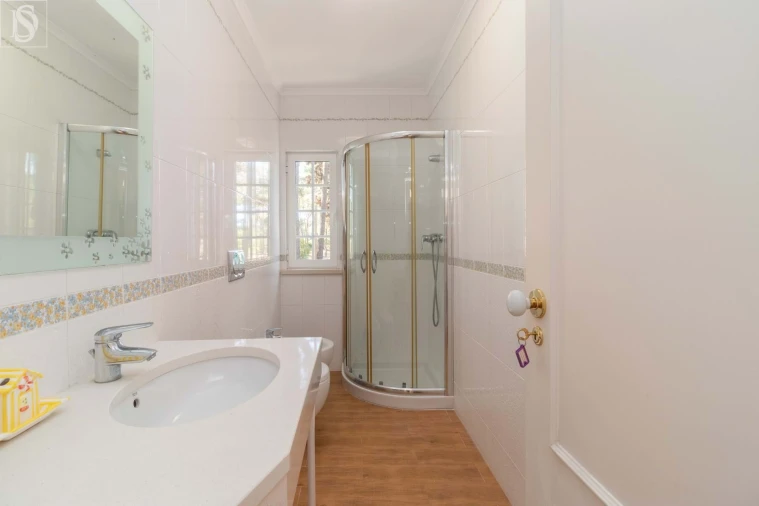 Moradia T8 para Arrendamento em Charneca de Caparica e Sobreda Foto 28