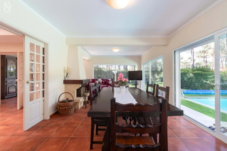 Moradia T8 para Arrendamento em Charneca de Caparica e Sobreda Foto 13