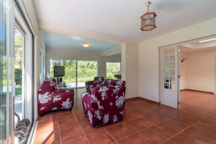 Moradia T8 para Arrendamento em Charneca de Caparica e Sobreda Foto 14