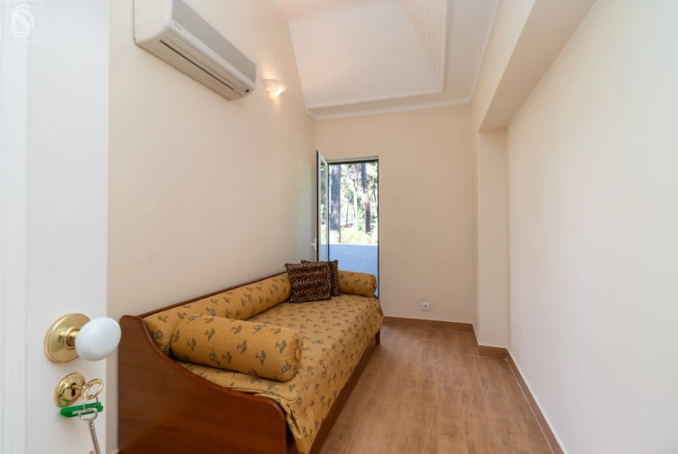 Moradia T8 para Arrendamento em Charneca de Caparica e Sobreda Foto 33