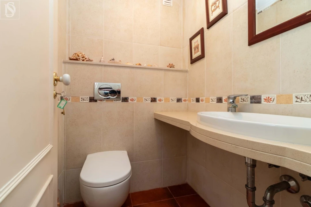 Moradia T8 para Arrendamento em Charneca de Caparica e Sobreda Foto 36