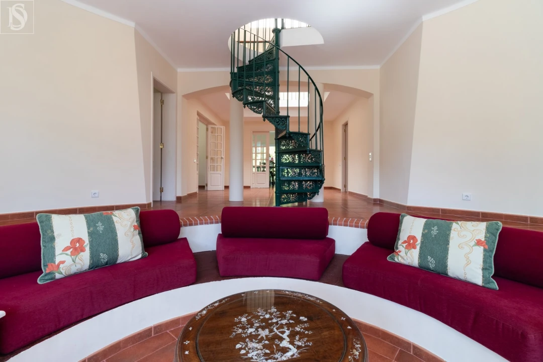 Moradia T8 para Arrendamento em Charneca de Caparica e Sobreda Foto 8