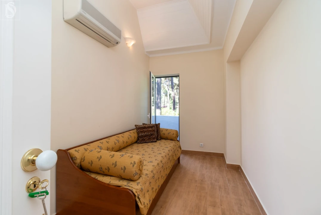 Moradia T8 para Arrendamento em Charneca de Caparica e Sobreda Foto 33