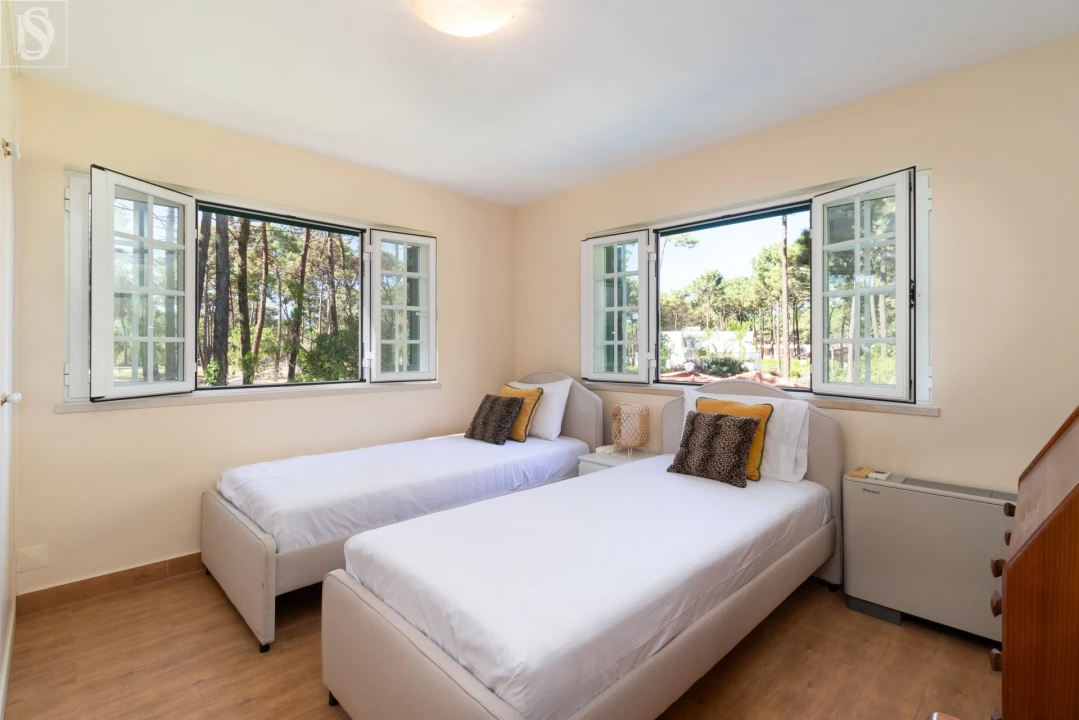 Moradia T8 para Arrendamento em Charneca de Caparica e Sobreda Foto 29