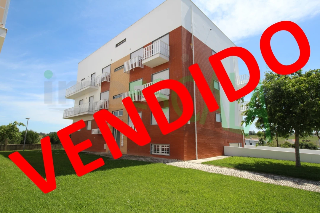 Apartamento T2 para Venda em Aveiras de Cima Foto 1