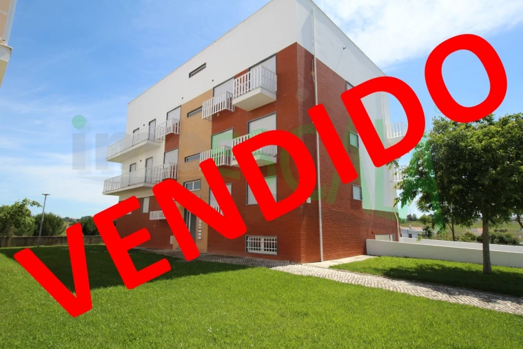 Apartamento T2 para Venda em Aveiras de Cima Foto 1