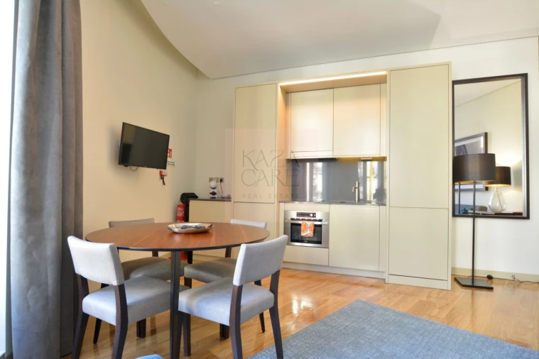 Apartamento T2 para Arrendamento férias em Misericórdia Foto 1